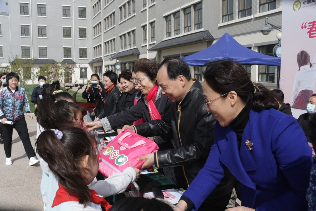 关爱女童成长 呵护春蕾花开  “春蕾计划——佑未来，护成长”女童关爱行动顺利实施